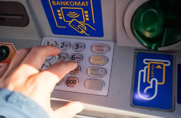 2026 海外 ATM “免手续费”取现保姆级攻略